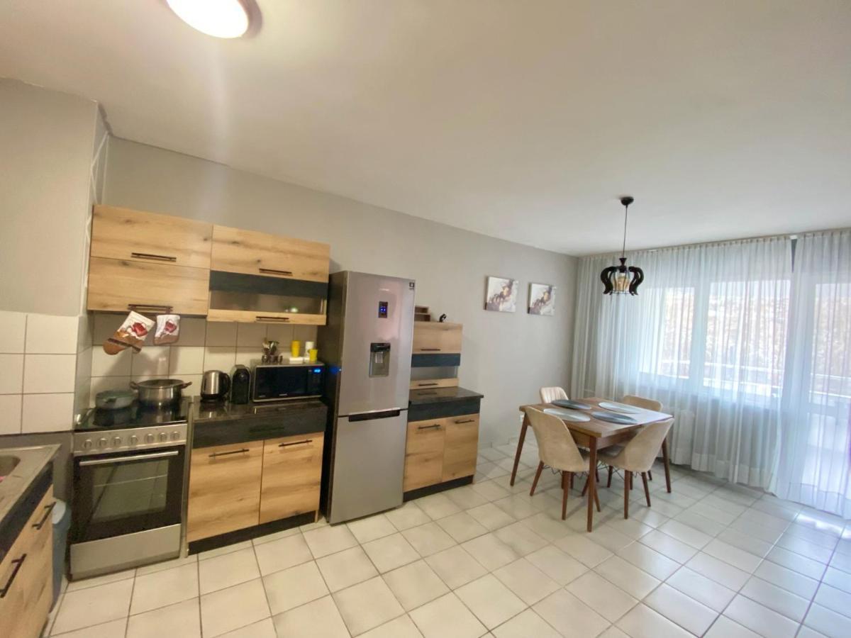Spacious Apartment Next To South Park Просторен Апартамент До Южен Парк Top Location Szófia Kültér fotó