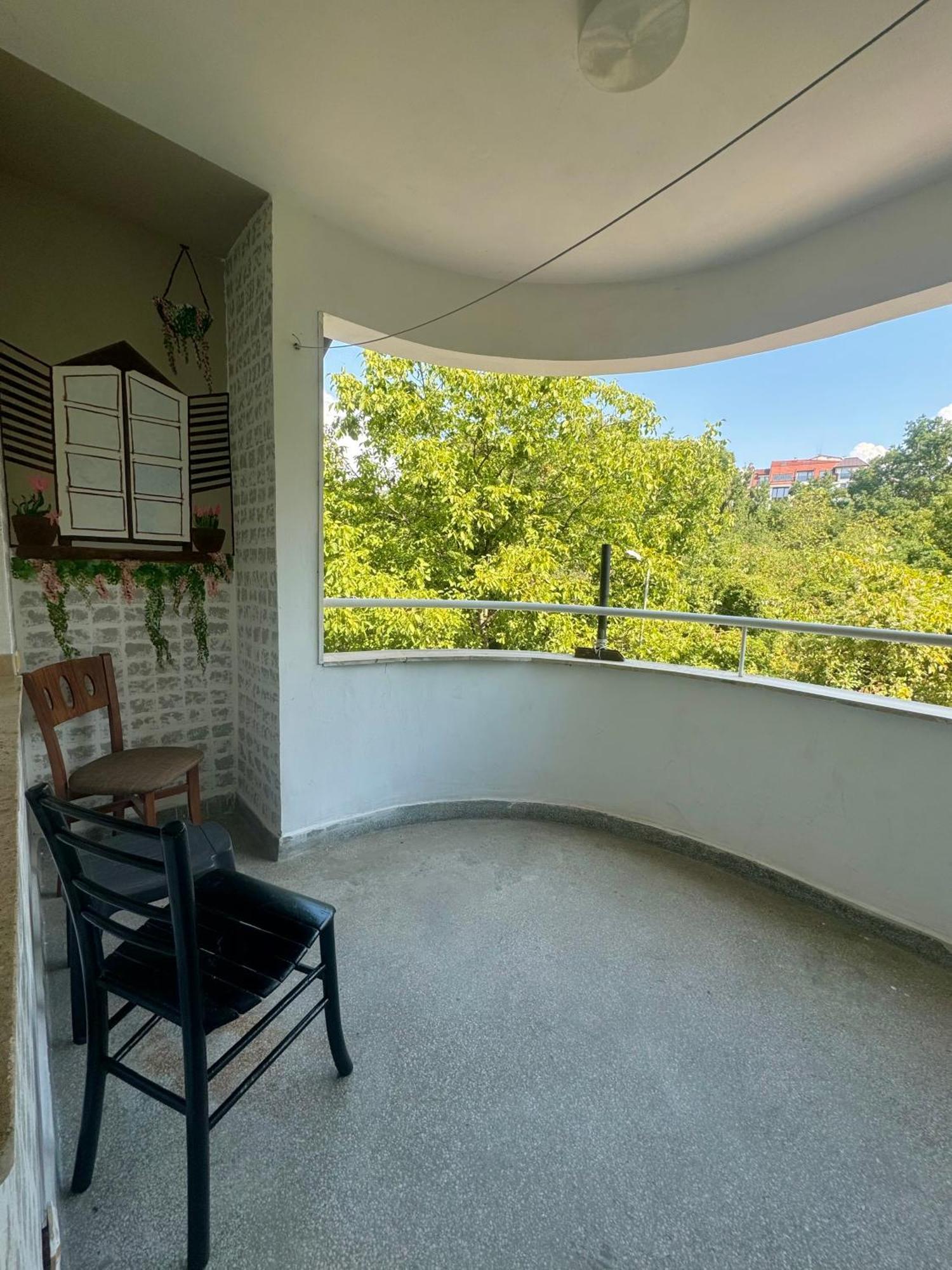 Spacious Apartment Next To South Park Просторен Апартамент До Южен Парк Top Location Szófia Kültér fotó